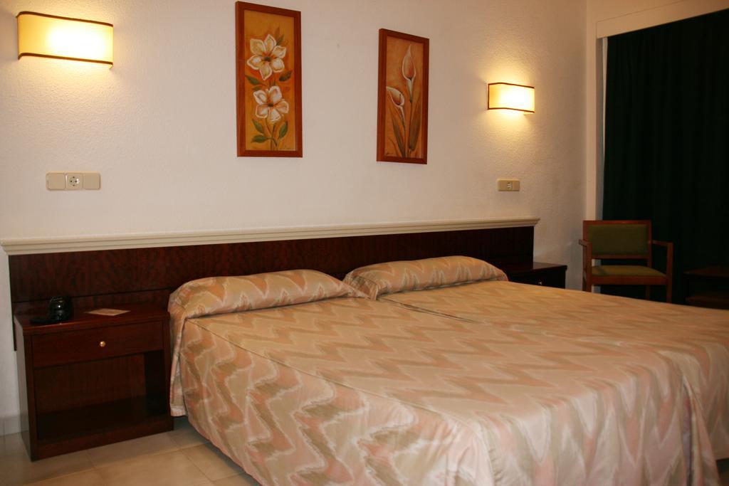 Hotel La Nina Кала Миллор Номер фото