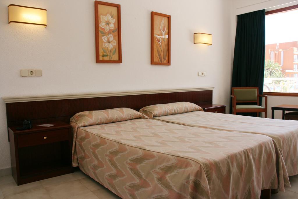 Hotel La Nina Кала Миллор Номер фото